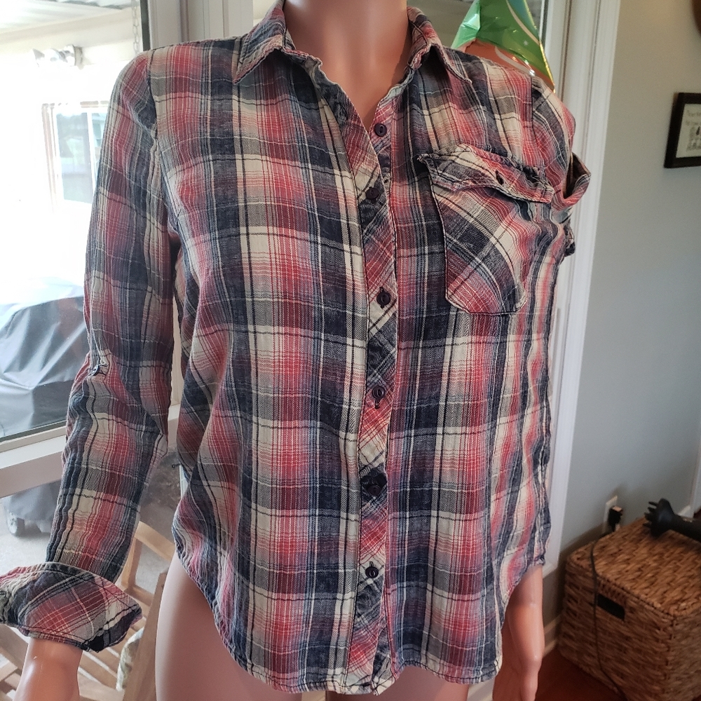 Shirt, has bottom down back and left front pocket